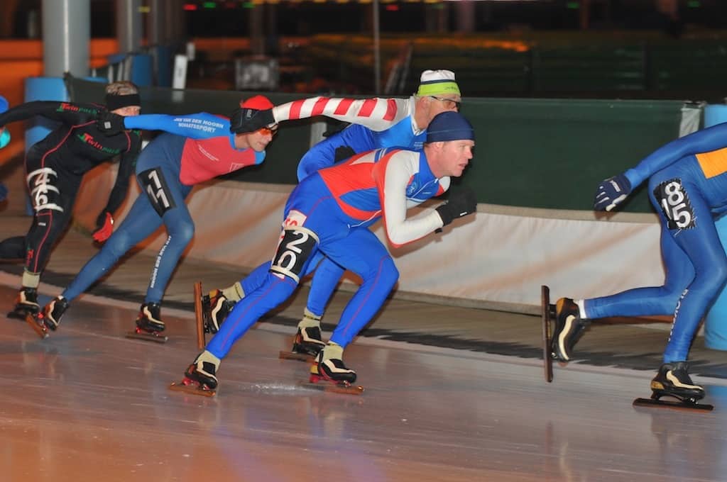 Langebaanschaatsen op de ijsbaan. Op maandag kun je marathon rijden
