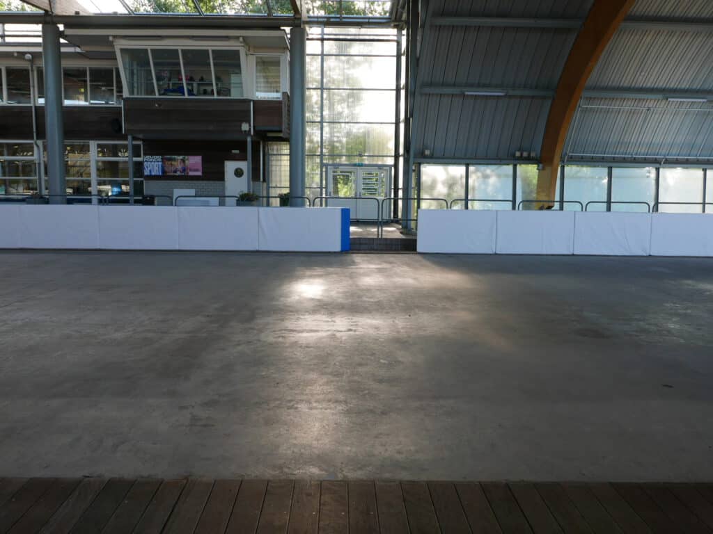 Nieuwe uitgangsdeuren IJsbaan Haarlem