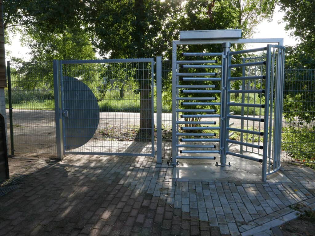 Nieuwe tourniquet bij extra uitgang van de IJsbaan Haarlem