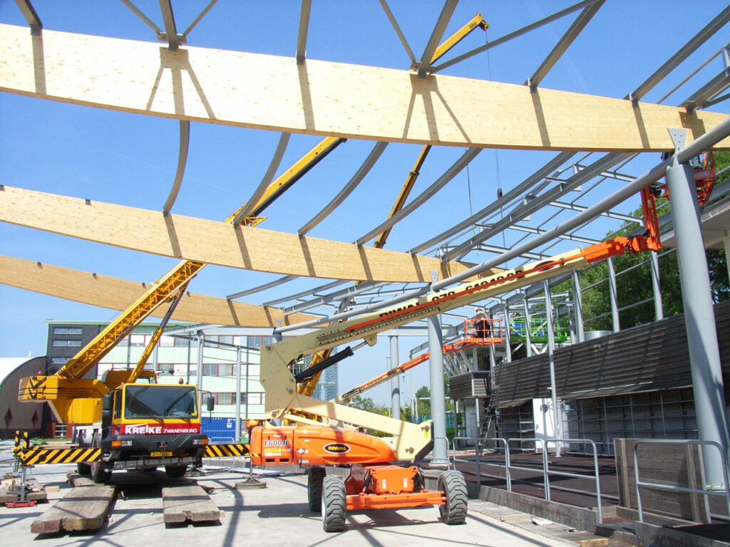 Bouw van de overkapping van de IJsbaan Haarlem in 2006