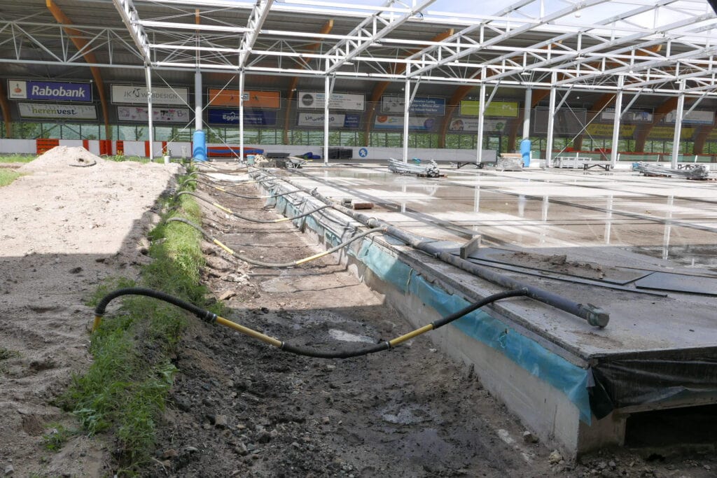 Geul langs de 30x60meterbaan