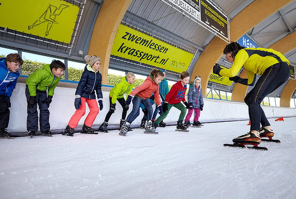 Photo of a skating class (childern)