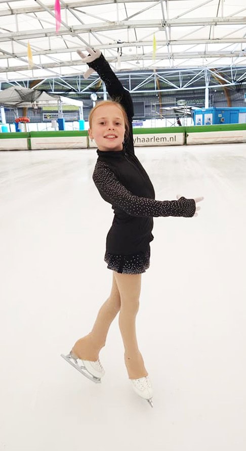 Photo of a junior figure skater, member of Kunstschaats Vereniging Haarlem (KSV Haarlem) at the Ice Rink Haarlem